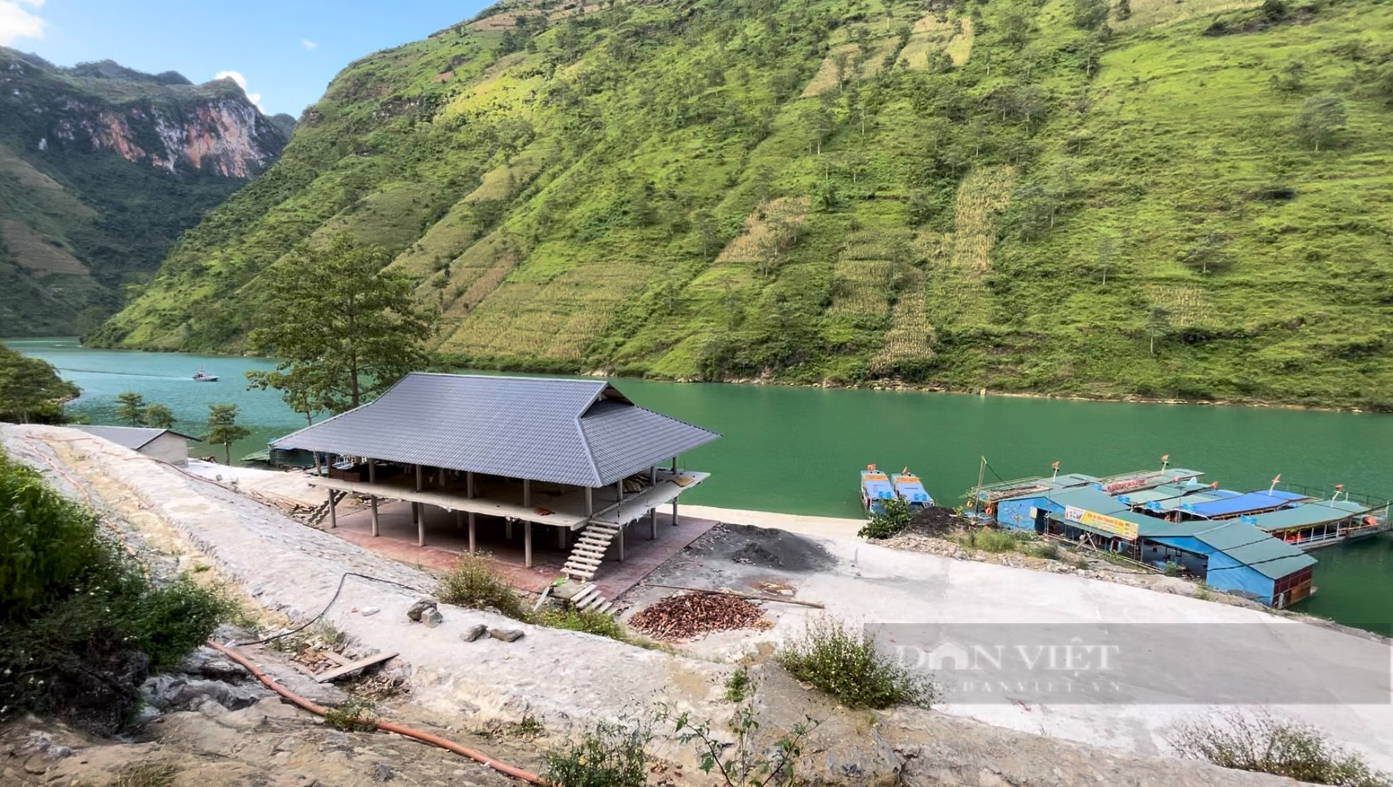 Bài 2: Những công trình phục vụ du lịch vi phạm giữa di sản - Ảnh 2.