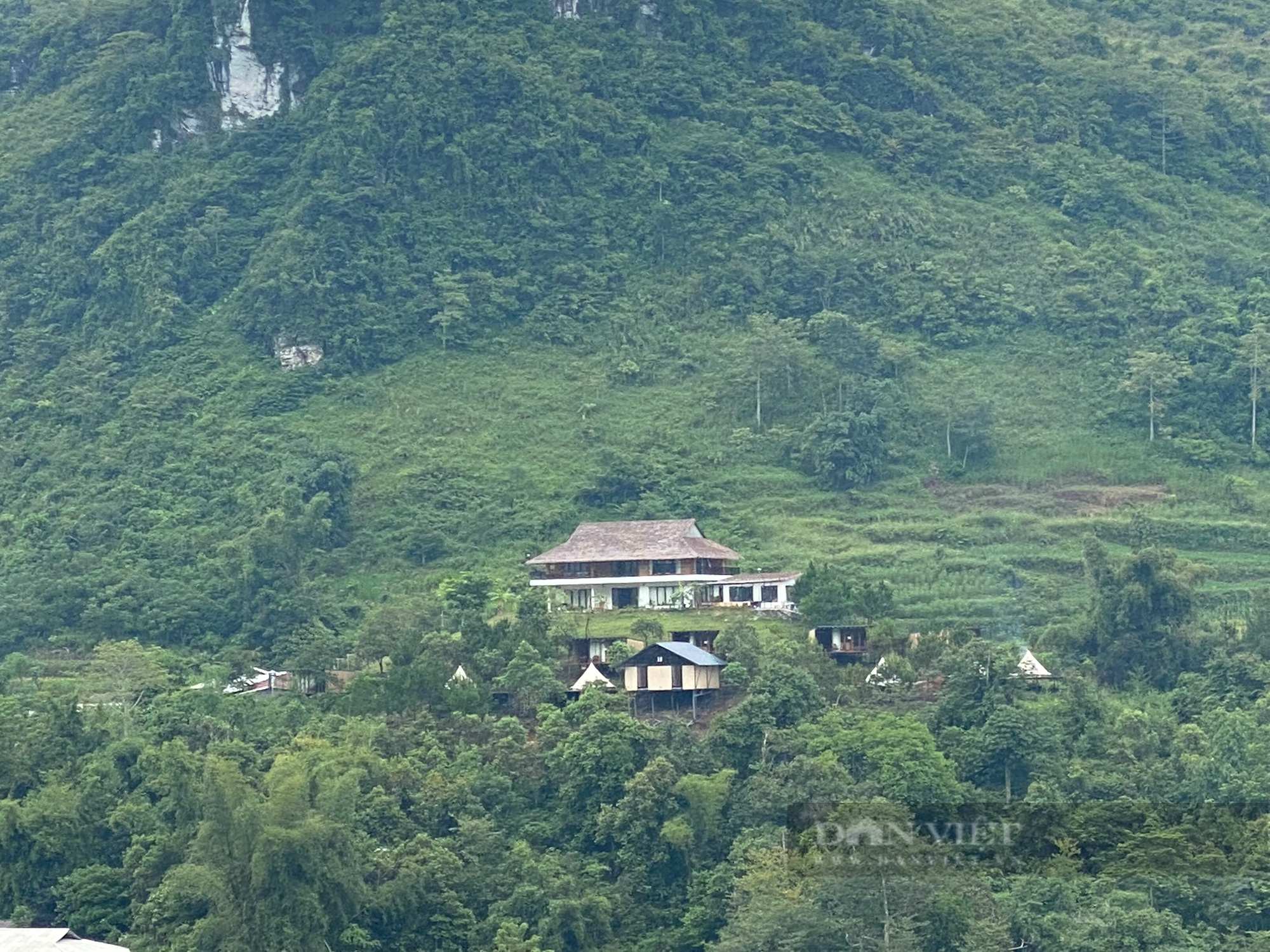  Bài 2: Những công trình phục vụ du lịch vi phạm giữa di sản - Ảnh 4.