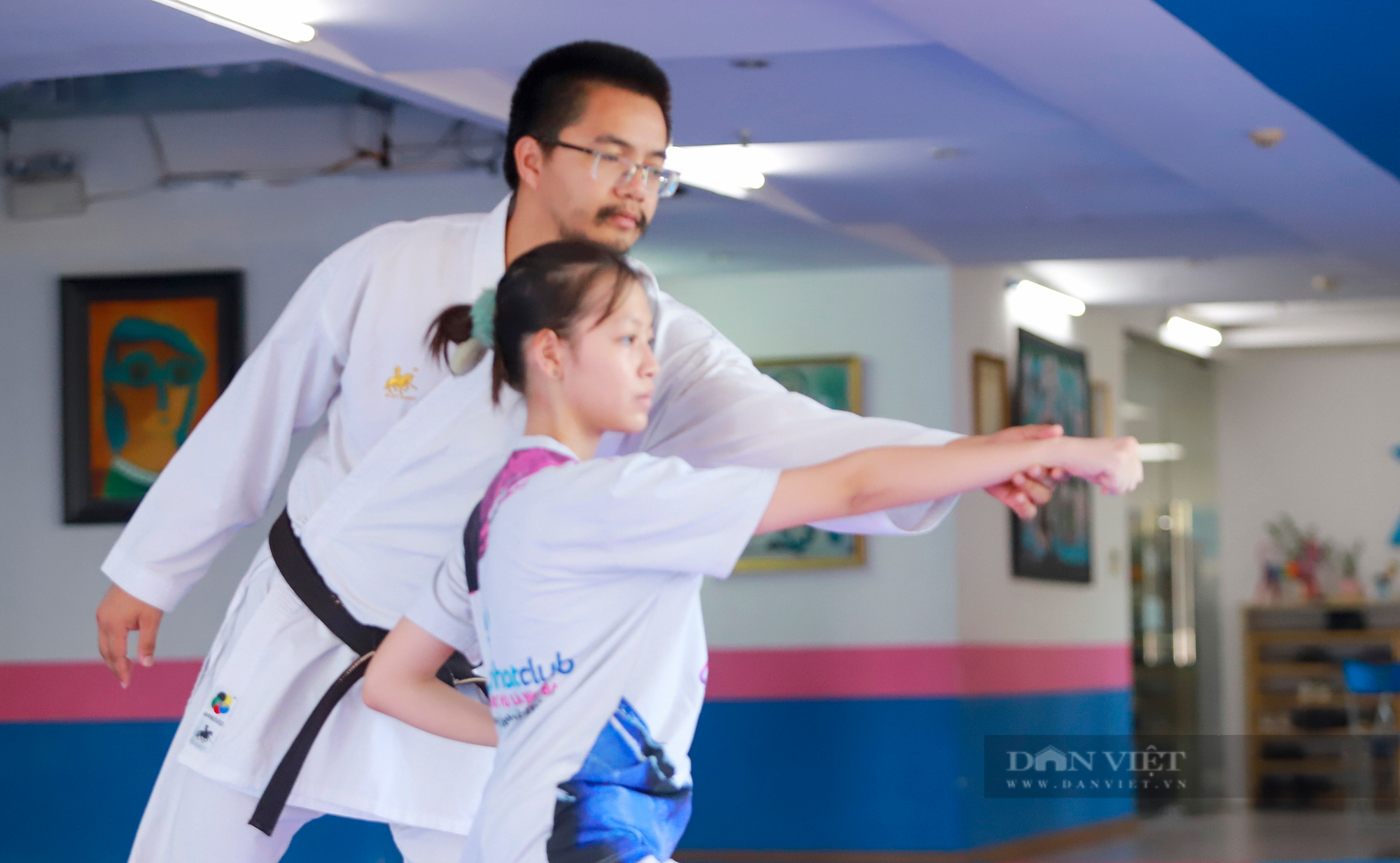 Cựu tuyển thủ karate Bùi Việt Bằng phân tích &quot;độ khó&quot; của HCV kata đồng đội nữ ASIAD 2023  - Ảnh 4.