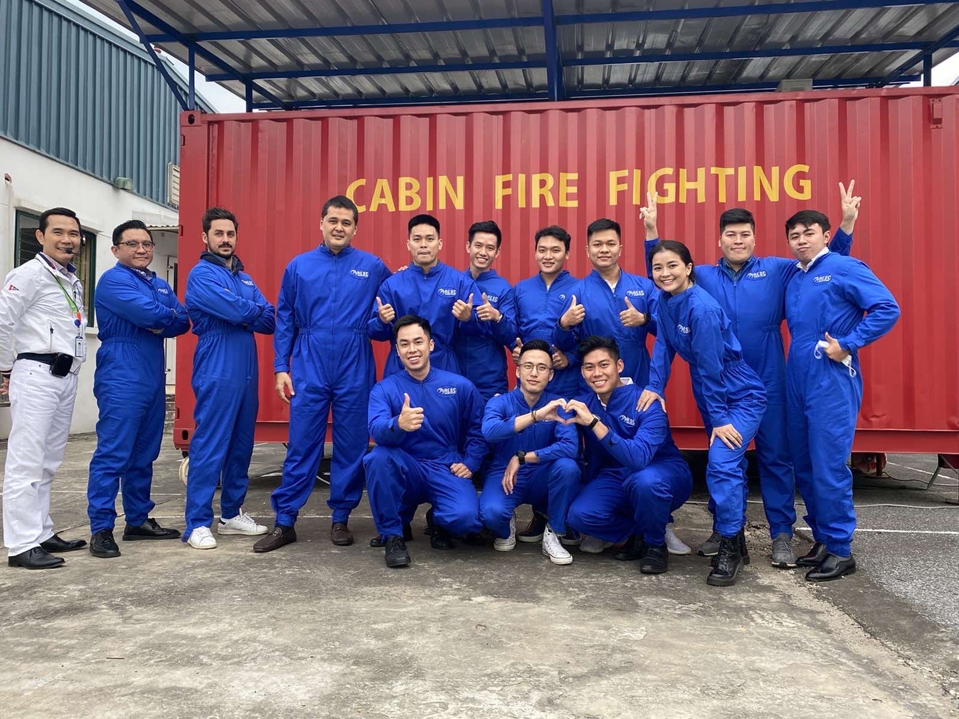 Cô gái Việt xinh đẹp chi 6 tỷ đồng học lái máy bay, kể góc khuất trong nghề - Ảnh 7.