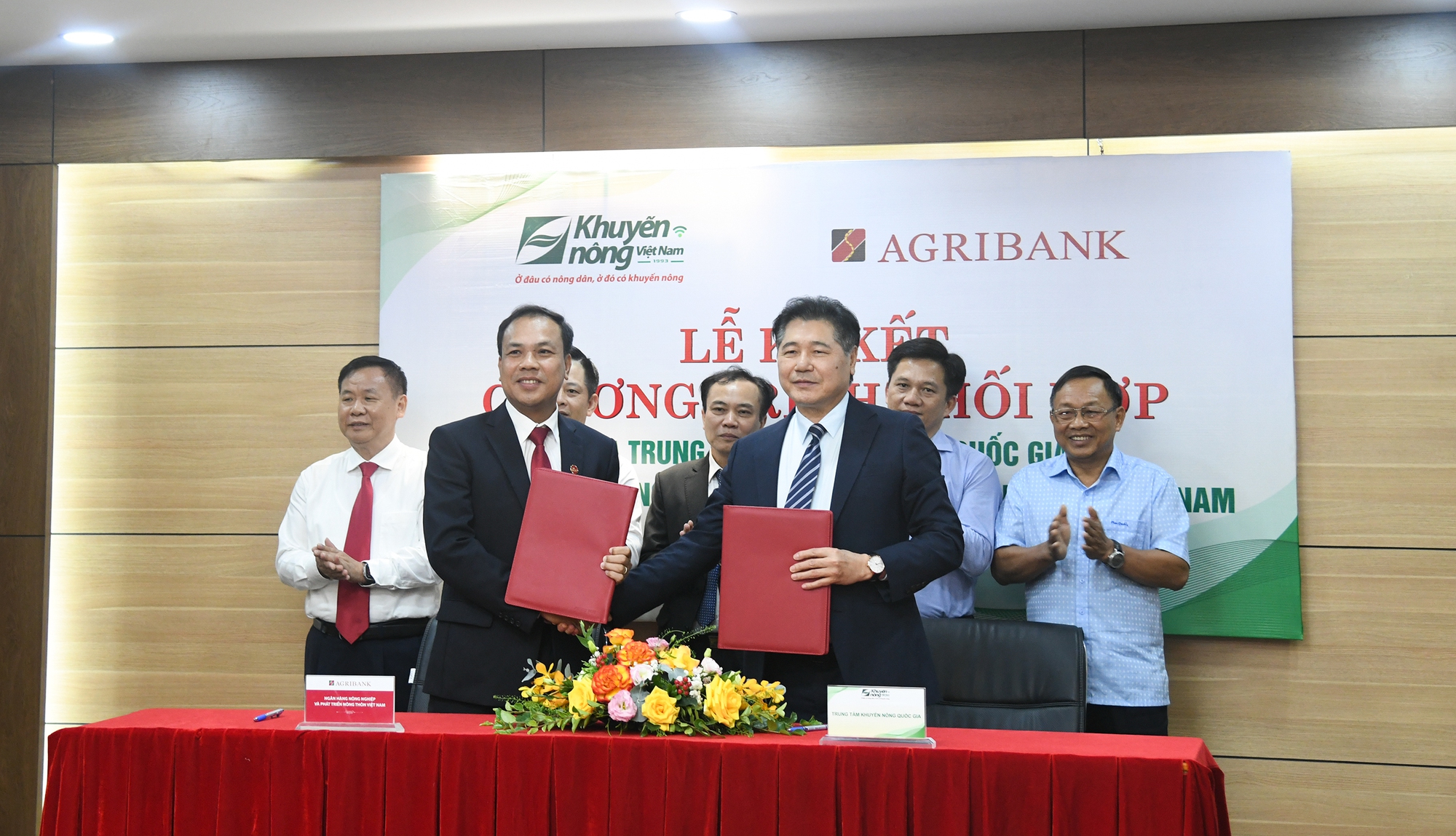 Trung tâm KNQG ký Chương trình phối hợp với Ngân hàng Agribank, cung cấp, chia sẻ thông tin giá cả, thị trường nông sản - Ảnh 1.