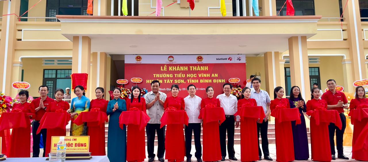 Vietlott mang đến ngôi trường khang trang cho học sinh dân tộc Bana tại Bình Định - Ảnh 2.