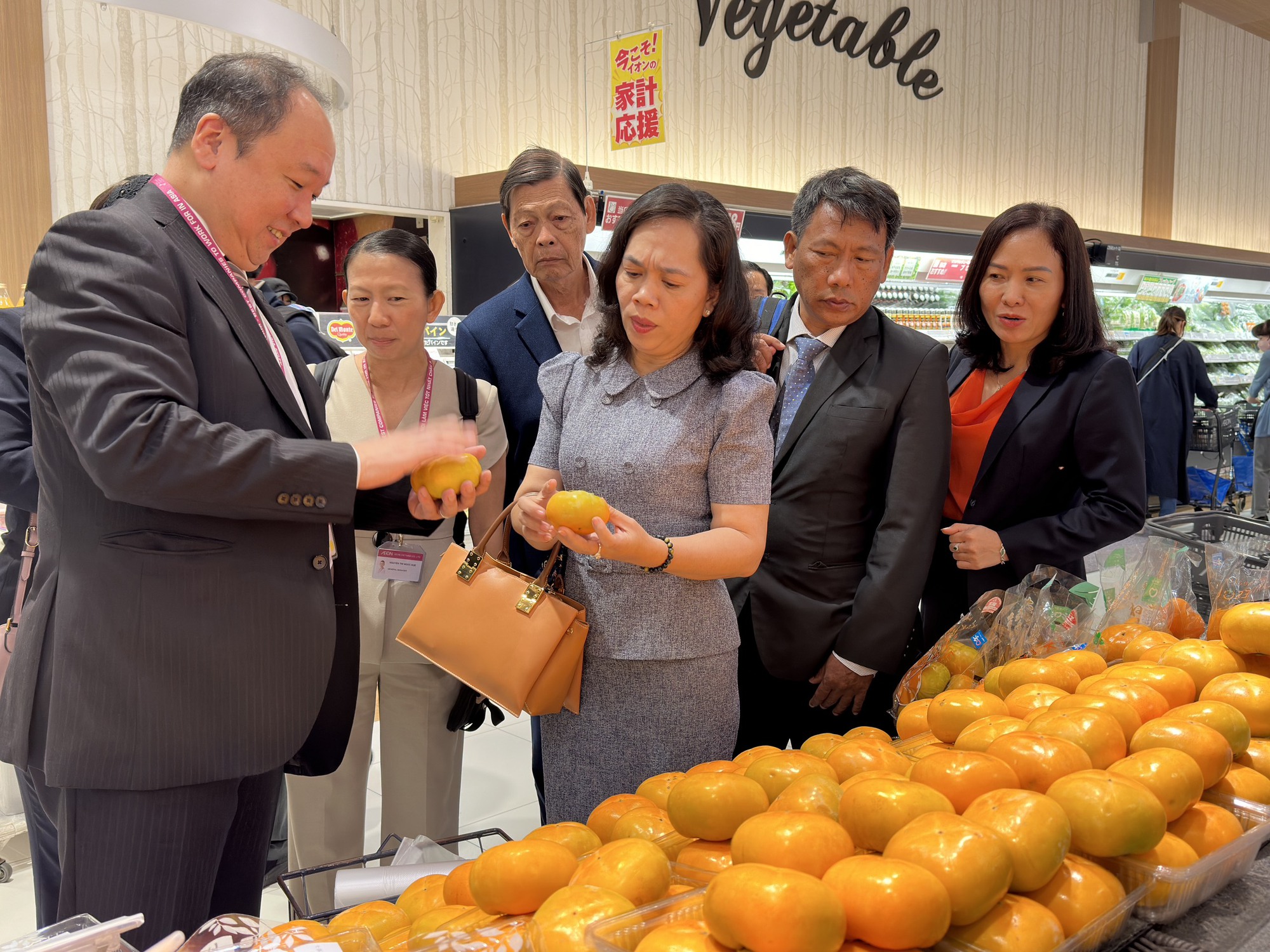 Đoàn công tác TP.HCM học hỏi AEON Nhật Bản về cách phát triển sản phẩm hữu cơ - Ảnh 1.
