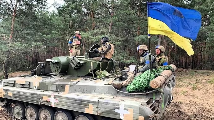 Giao tranh nhấn chìm một lữ đoàn hàng đầu của Ukraine; Nga tấn công dữ dội Lyman, Kupyansk - Ảnh 1.