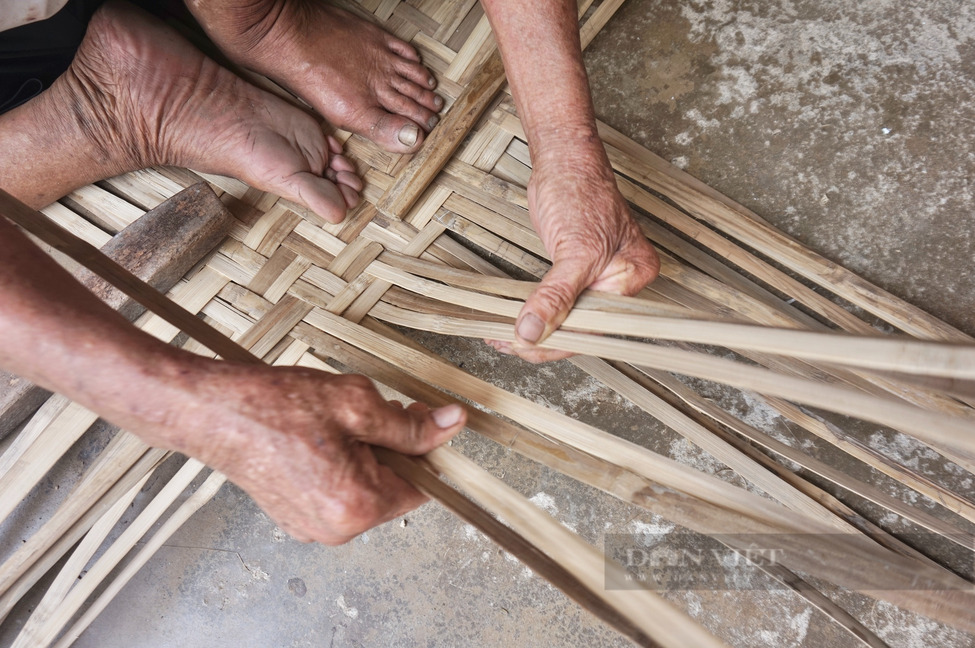 Quảng Nam: Người đan thúng cuối cùng ở làng Trà Nhiêu - Ảnh 3.