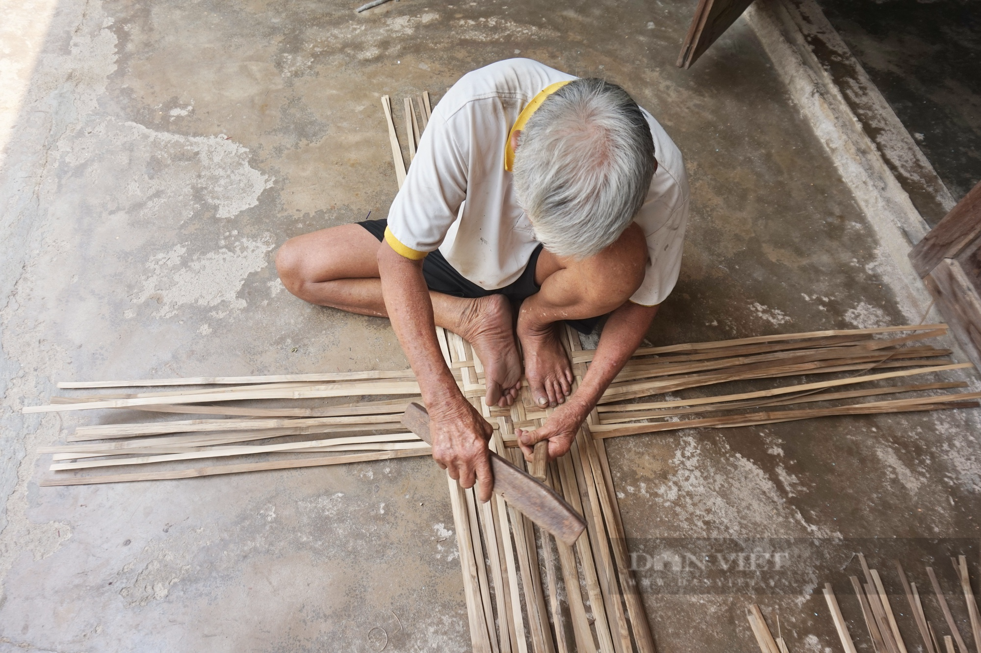 Quảng Nam: Người đan thúng cuối cùng ở làng Trà Nhiêu - Ảnh 4.