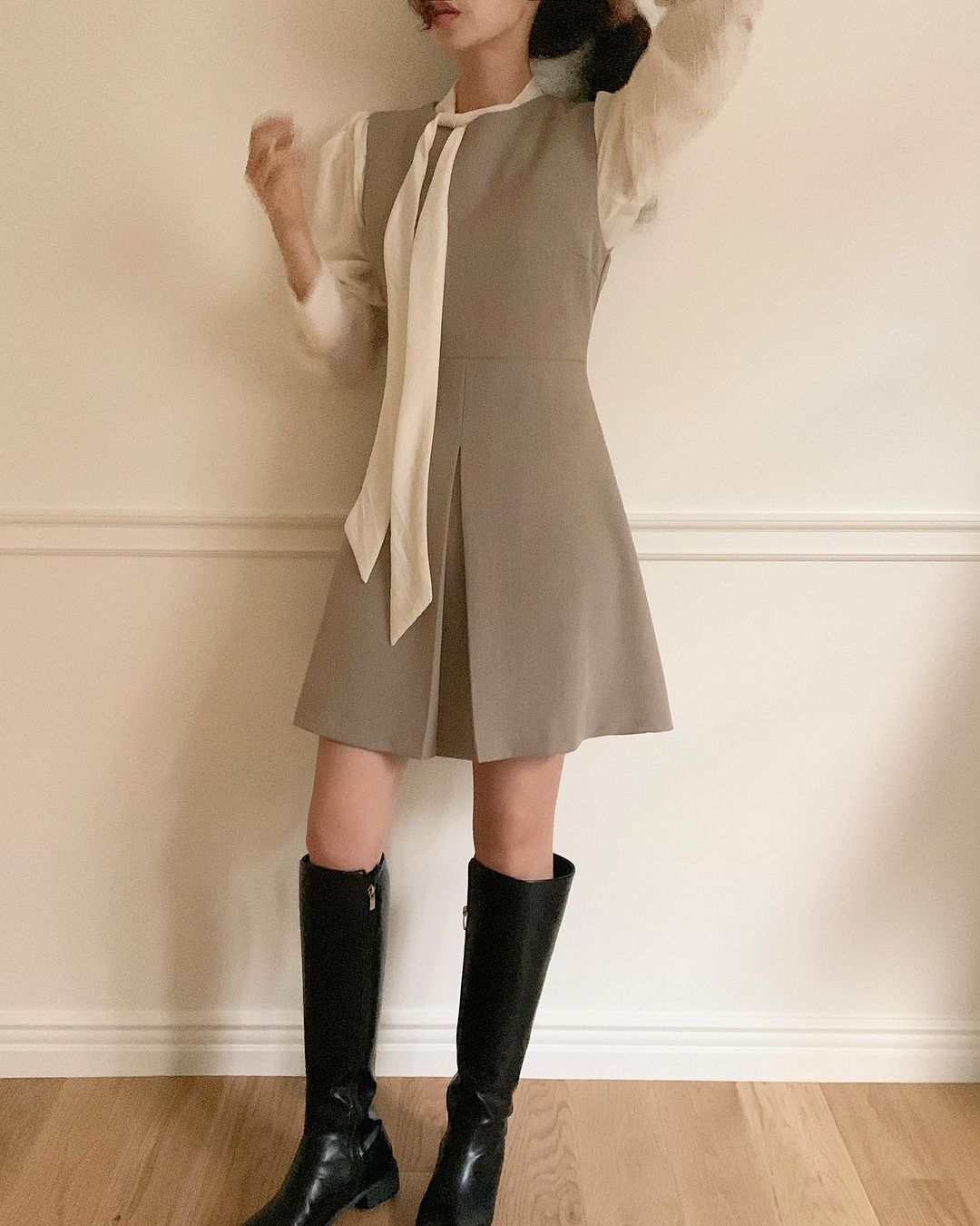 9 công thức diện áo blouse buộc dây điệu đà   - Ảnh 7.