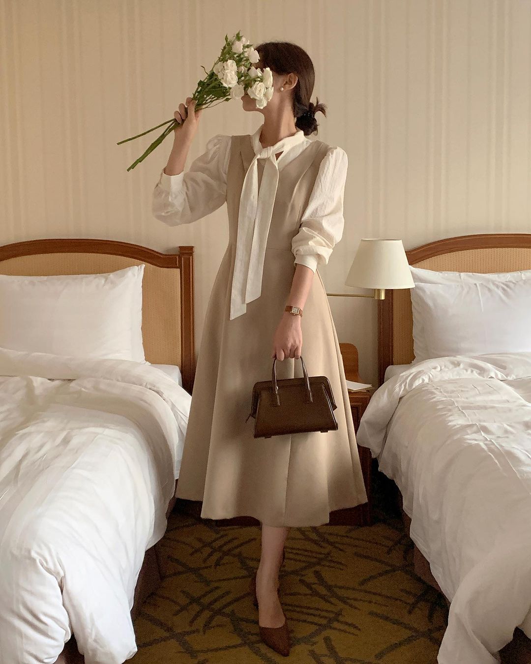 9 công thức diện áo blouse buộc dây điệu đà   - Ảnh 6.