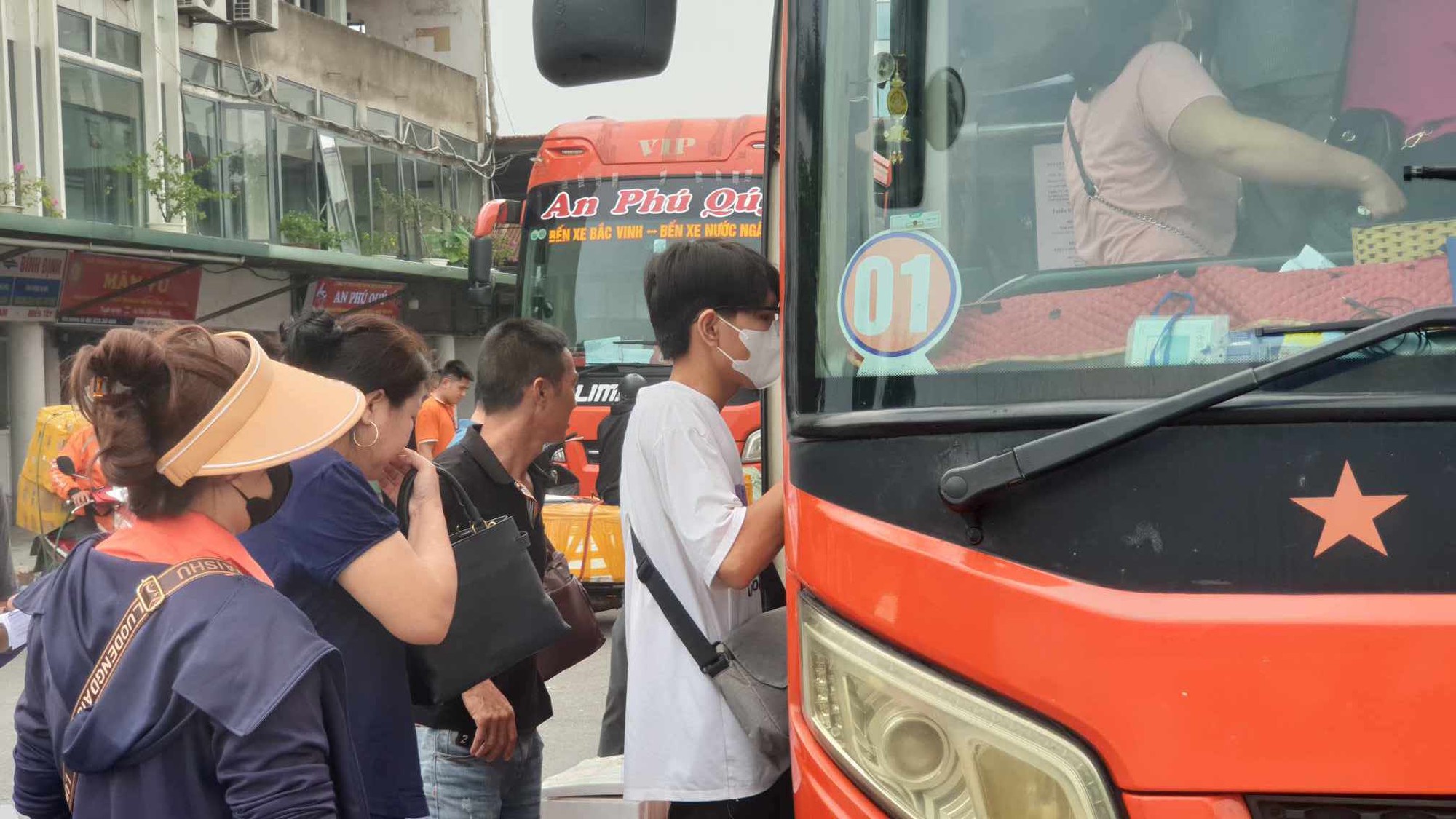 Bộ GTVT đề xuất Sở GTVT điều chỉnh tuyến vận tải cố định, lo ngại &quot;bùng nổ xe dù bến cóc&quot; (Bài 1) - Ảnh 4.