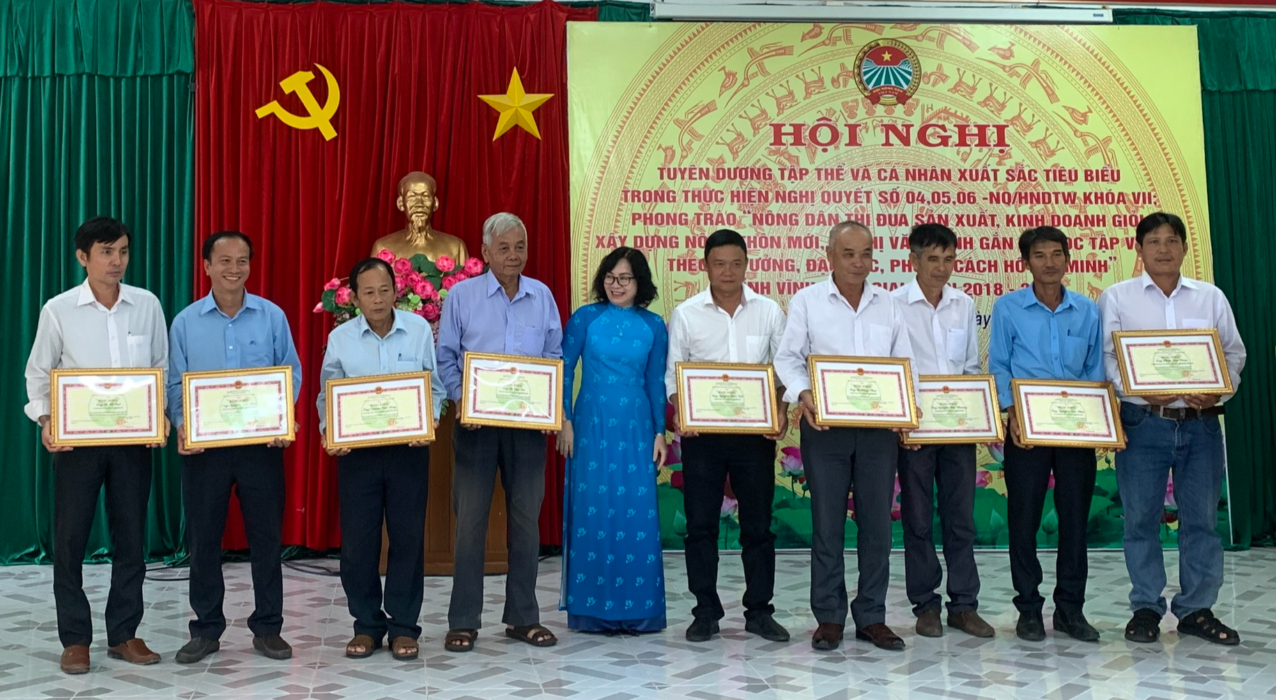 Vĩnh Long: Tuyên dương hơn 70 tập thể, cá nhân xuất sắc trong phong trào &quot;Nông dân sản xuất kinh doanh giỏi&quot; - Ảnh 1.