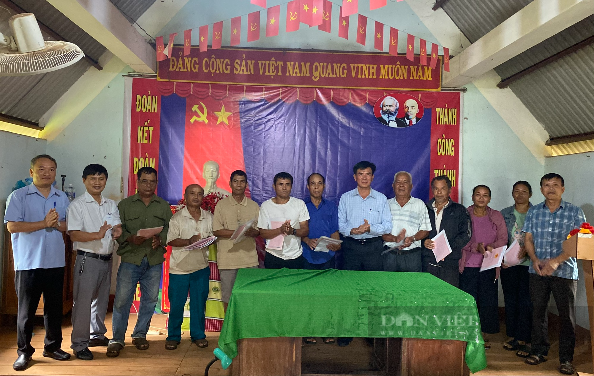 Đắk Lắk: Một huyện thí điểm cấp &quot;sổ đỏ&quot; ngay tại buôn làng - Ảnh 1.