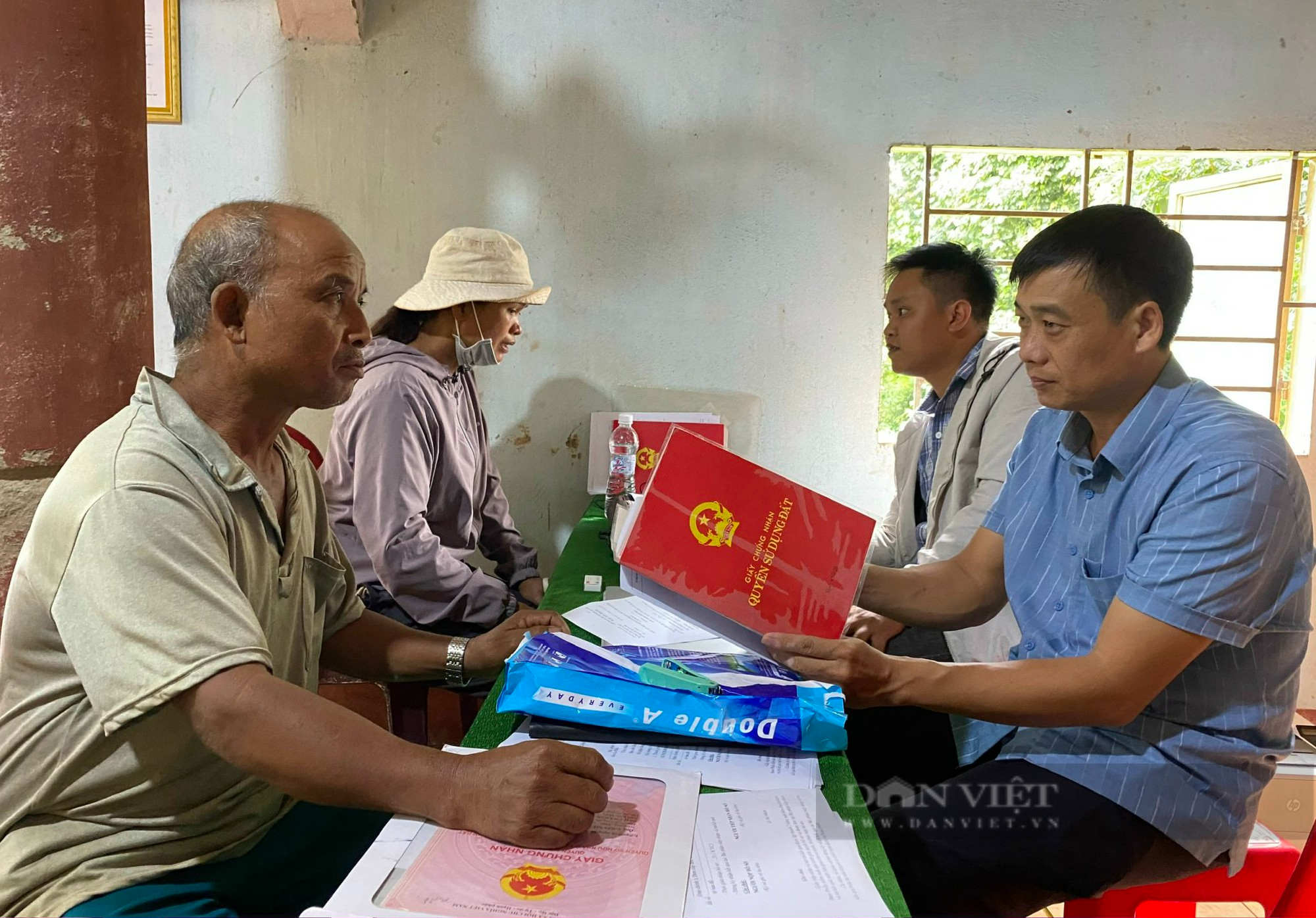 Đắk Lắk: Một huyện thí điểm cấp &quot;sổ đỏ&quot; ngay tại buôn làng - Ảnh 2.