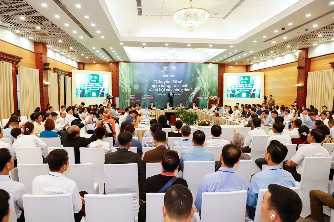 &quot;Nếu dịch vụ không tốt, chỉ cần một click chuột, khách hàng có thể bỏ chúng ta sang ngân hàng khác&quot; - Ảnh 2.