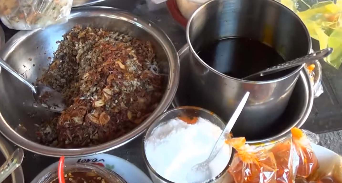 Nổi tiếng thiên đường ăn vặt, du khách đến Huế nên đến những khu ẩm thực này - Ảnh 11.