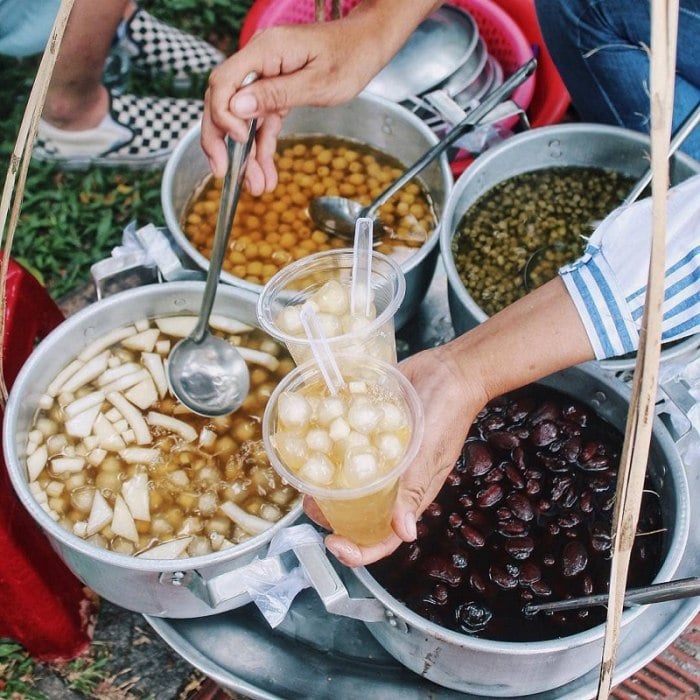 Nổi tiếng thiên đường ăn vặt, du khách đến Huế nên đến những khu ẩm thực này - Ảnh 6.