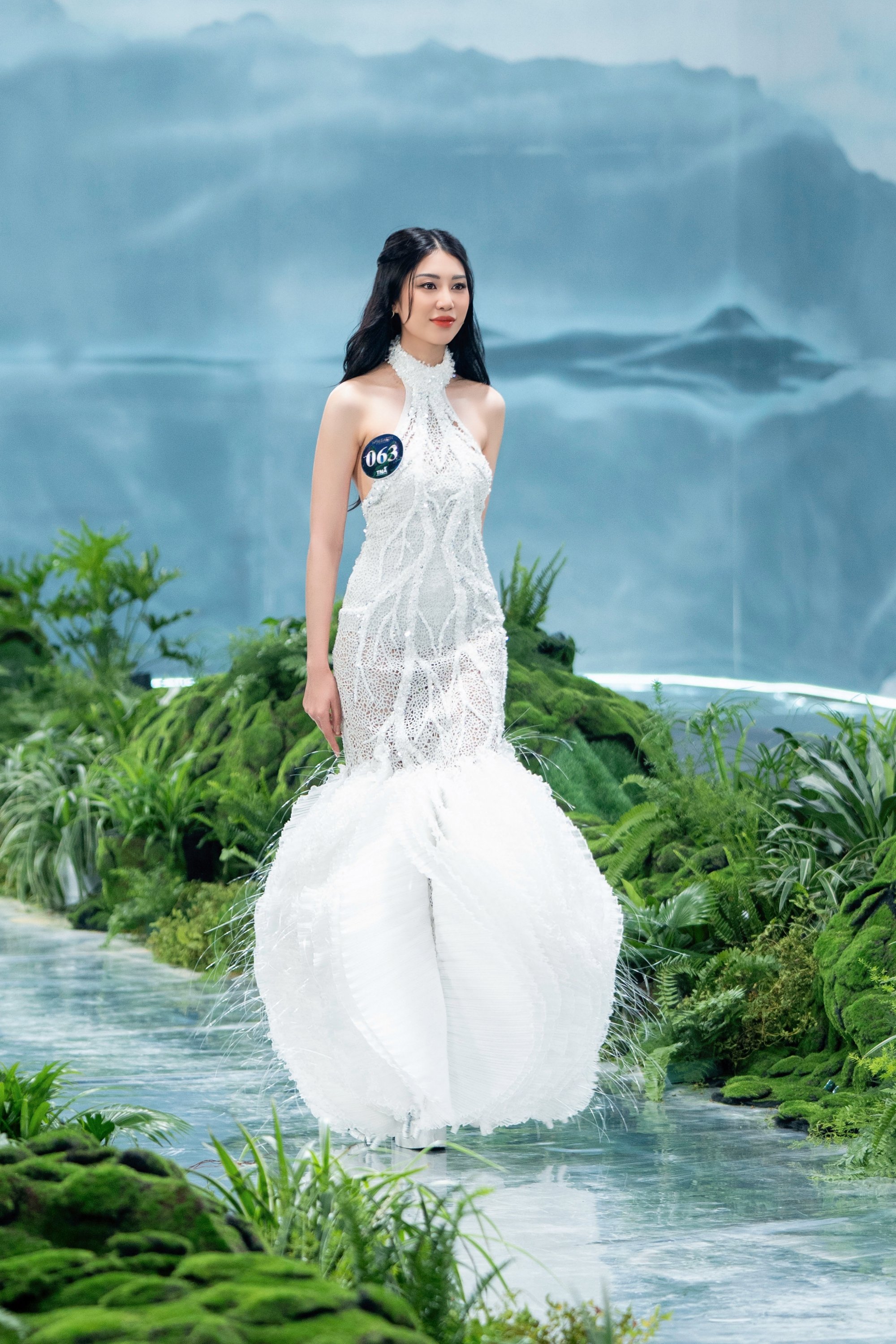 Đỗ Thị Lan Anh Miss Earth Vietnam 2023: Từ cô bé 1 tuổi rời Việt Nam đến chủ nhân vương miện 1 tỷ đồng - Ảnh 3.