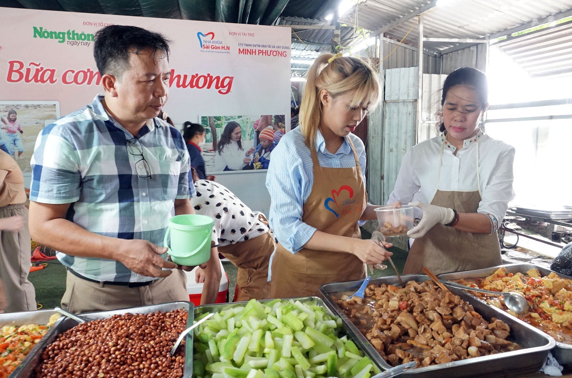 Nối dài cánh tay yêu thương đến với bệnh nhân nghèo - Ảnh 14.
