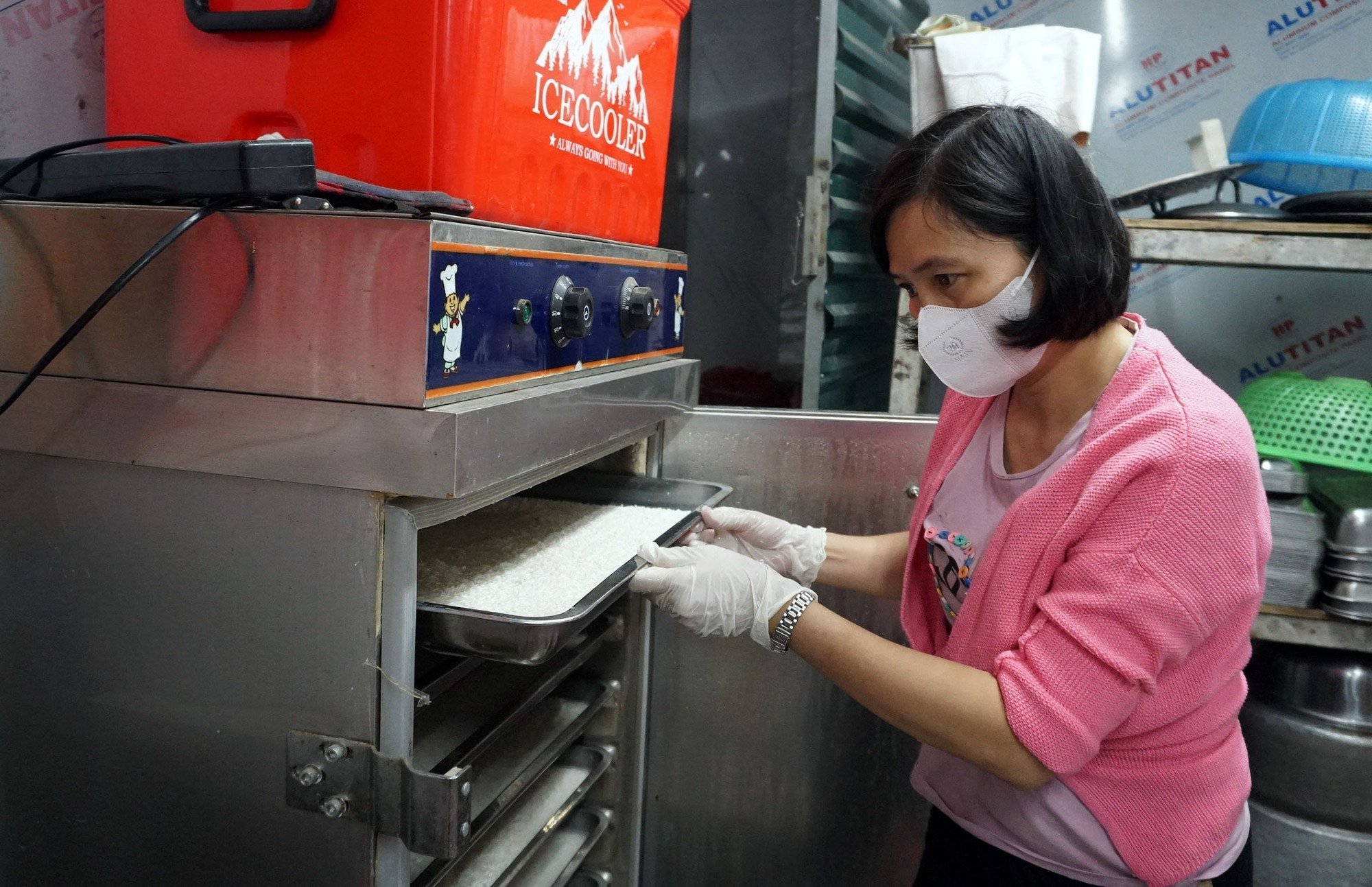 Nối dài cánh tay yêu thương đến với bệnh nhân nghèo - Ảnh 4.