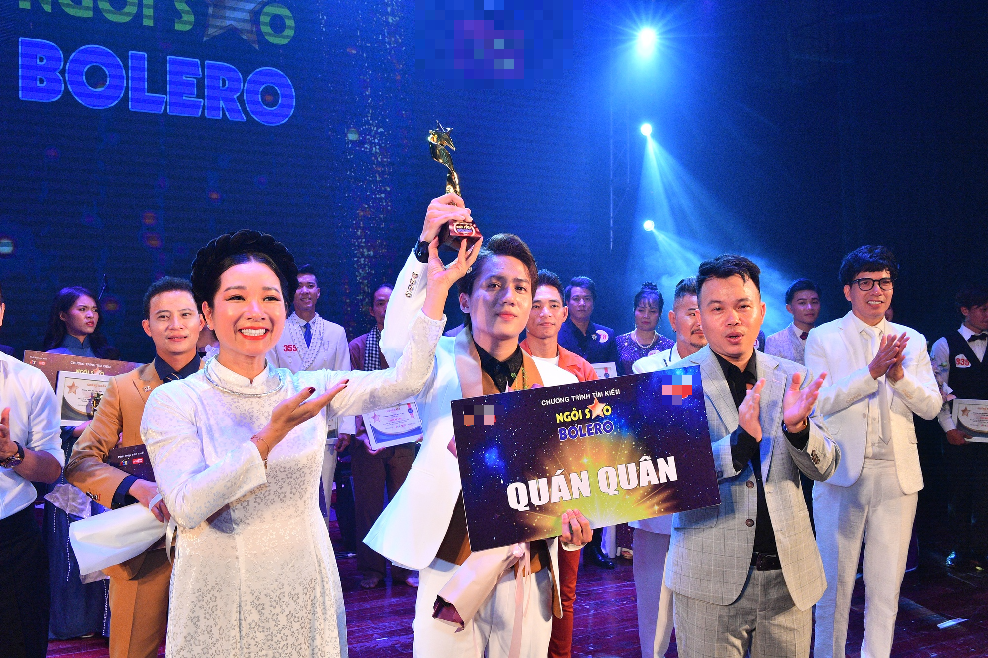 Trần Tiến Anh đoạt Quán quân Ngôi sao Bolero khi nhà vừa bị cháy, mất sạch mọi thứ - Ảnh 1.