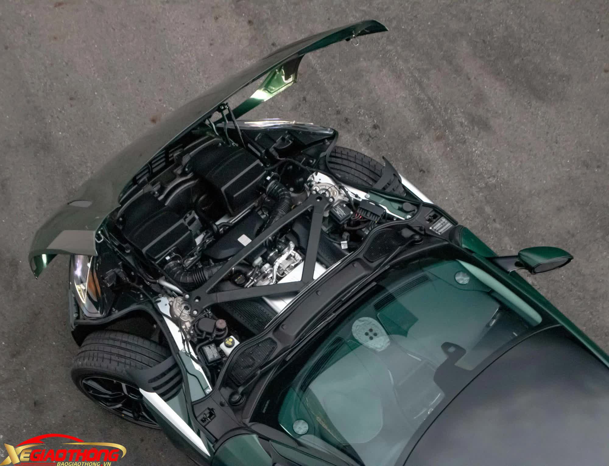 Cận cảnh chiếc Aston Martin DB11 độc nhất Việt Nam - Ảnh 5.
