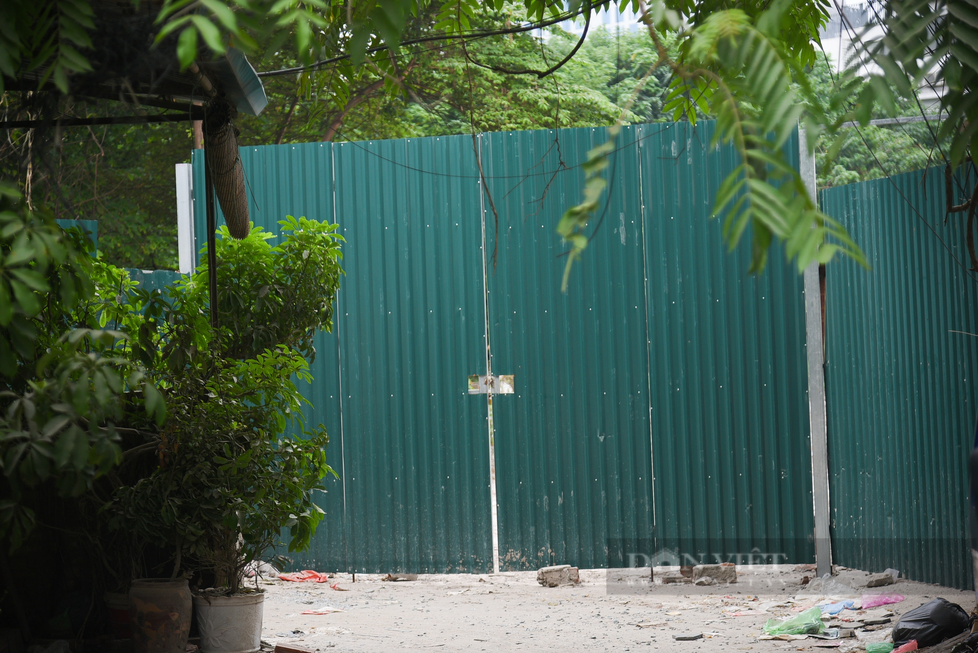Ngang nhiên đổ rác thải xây dựng giữa ban ngày trong khu dân cư - Ảnh 5.