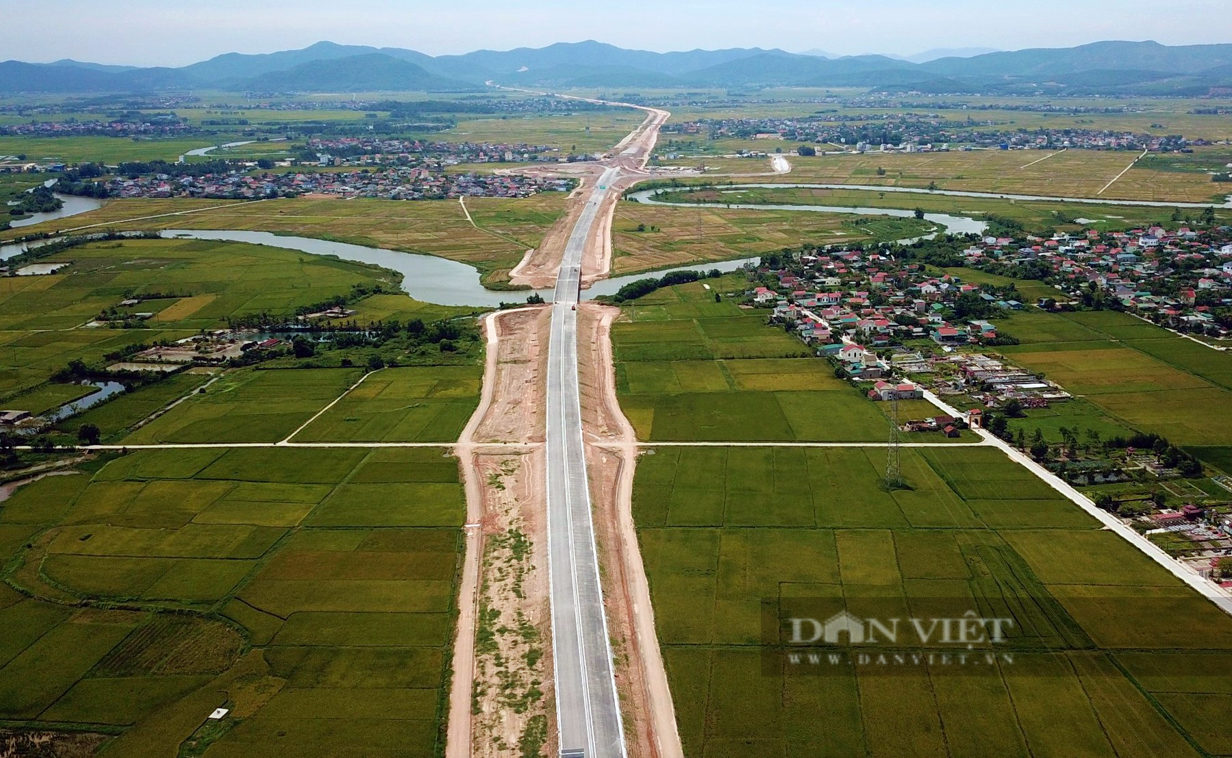 Cao tốc Bắc Nam đoạn Quốc lộ 45 Nghi Sơn, Nghi Sơn - Diễn Châu sau hơn 1 tháng đi vào hoạt động - Ảnh 1.