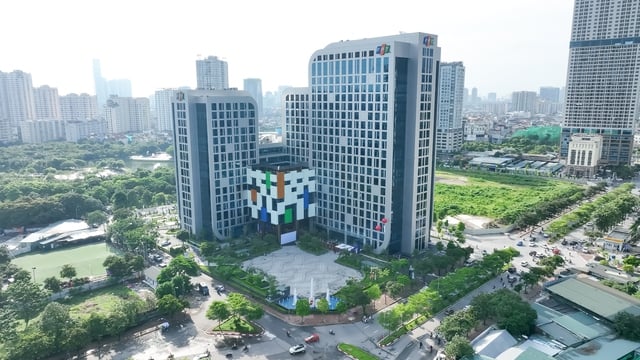 Doanh thu FPT 9 tháng đầu năm 2023: Lãi ròng gần 5.000 tỷ đồng, khối Công nghệ đóng góp khủng - Ảnh 1.