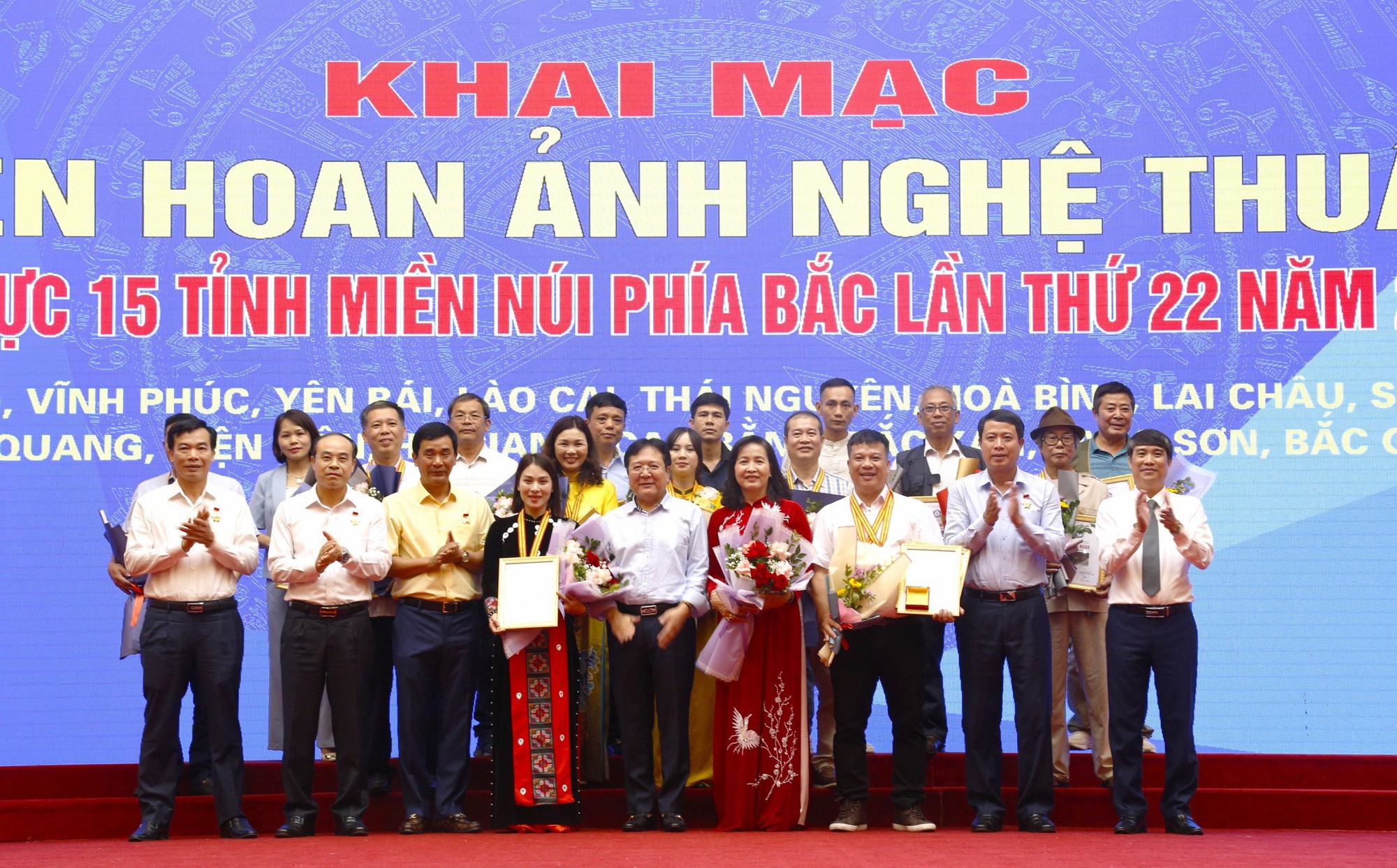 Tây Bắc sống động, rực rỡ trong liên hoan ảnh nghệ thuật - Ảnh 16.