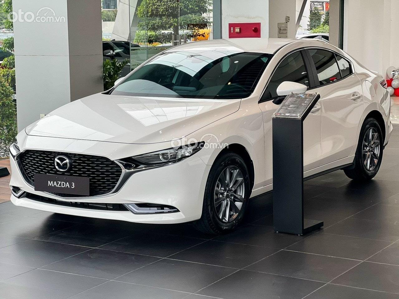 Giá xe Mazda 3 lăn bánh tháng 10/2023: Giảm không &quot;phanh&quot; đấu KIA K3, Corolla Altis - Ảnh 1.