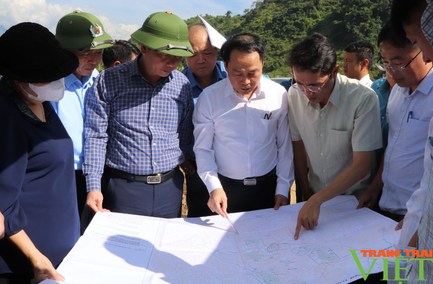 Bộ trưởng Bộ Tài nguyên và Môi trường Đặng Quốc Khánh làm việc tại tỉnh Lai Châu - Ảnh 8. Bộ trưởng Bộ Tài nguyên và Môi trường Đặng Quốc Khánh làm việc tại tỉnh Lai Châu - Ảnh 8.