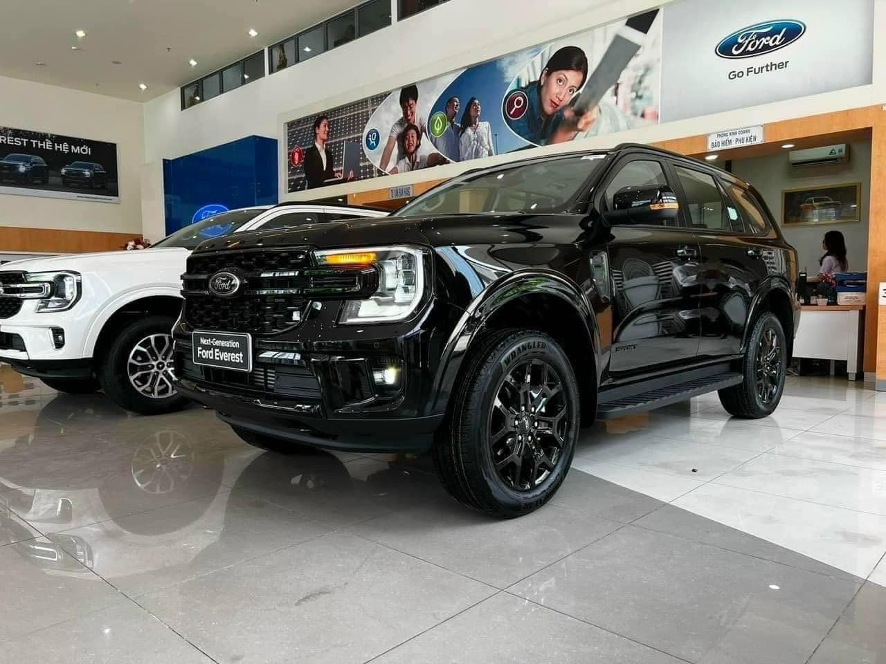 Giá xe Ford Everest lăn bánh tháng 10/2023: Bán chạy vẫn giảm hàng trăm triệu đồng - Ảnh 1. Giá xe Ford Everest lăn bánh tháng 10/2023: Bán chạy vẫn giảm hàng trăm triệu đồng - Ảnh 1.