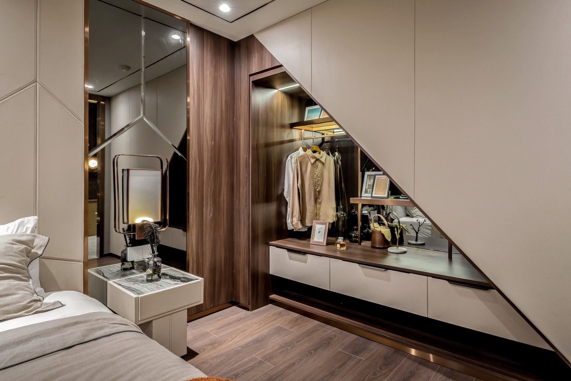 &quot;Choáng ngợp&quot; trước căn hộ Duplex với thiết kế nội thất như một tác phẩm nghệ thuật  - Ảnh 6.