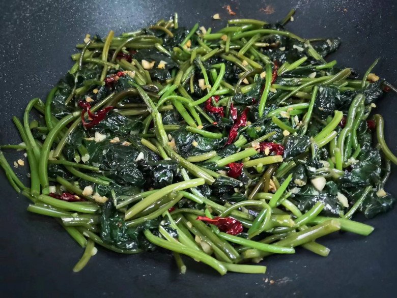 Ăn củ đã ngon, lá không ngờ lại tốt như 'thần dược', bán rẻ đầy chợ, hóa ra lại là loại cây này - Ảnh 5. Ăn củ đã ngon, lá không ngờ lại tốt như 'thần dược', bán rẻ đầy chợ, hóa ra lại là loại cây này - Ảnh 5.