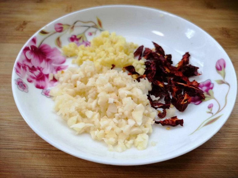 Ăn củ đã ngon, lá không ngờ lại tốt như 'thần dược', bán rẻ đầy chợ, hóa ra lại là loại cây này - Ảnh 2. Ăn củ đã ngon, lá không ngờ lại tốt như 'thần dược', bán rẻ đầy chợ, hóa ra lại là loại cây này - Ảnh 2.