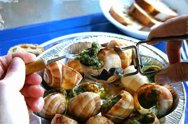 Một đặc sản có phần ghê rợn, ít người dám sờ vào nói gì đến ăn, nay bán chạy như tôm tươi - Ảnh 5. Một đặc sản có phần ghê rợn, ít người dám sờ vào nói gì đến ăn, nay bán chạy như tôm tươi - Ảnh 5.
