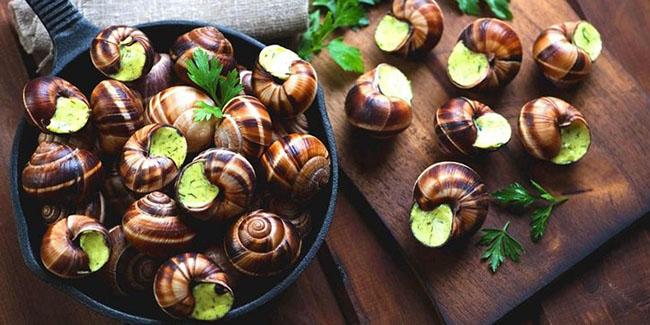 Một đặc sản có phần ghê rợn, ít người dám sờ vào nói gì đến ăn, nay bán chạy như tôm tươi - Ảnh 4. Một đặc sản có phần ghê rợn, ít người dám sờ vào nói gì đến ăn, nay bán chạy như tôm tươi - Ảnh 4.