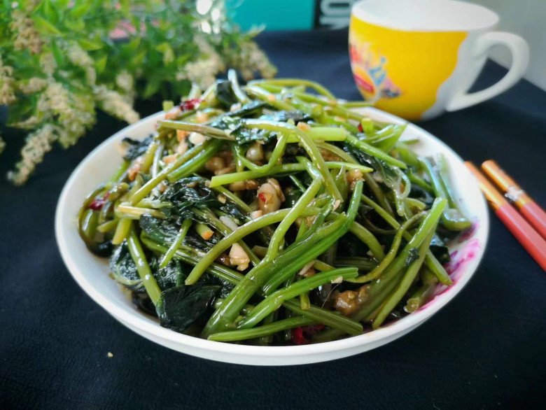 Ăn củ đã ngon, lá không ngờ lại tốt như 'thần dược', bán rẻ đầy chợ, hóa ra lại là loại cây này - Ảnh 6. Ăn củ đã ngon, lá không ngờ lại tốt như 'thần dược', bán rẻ đầy chợ, hóa ra lại là loại cây này - Ảnh 6.