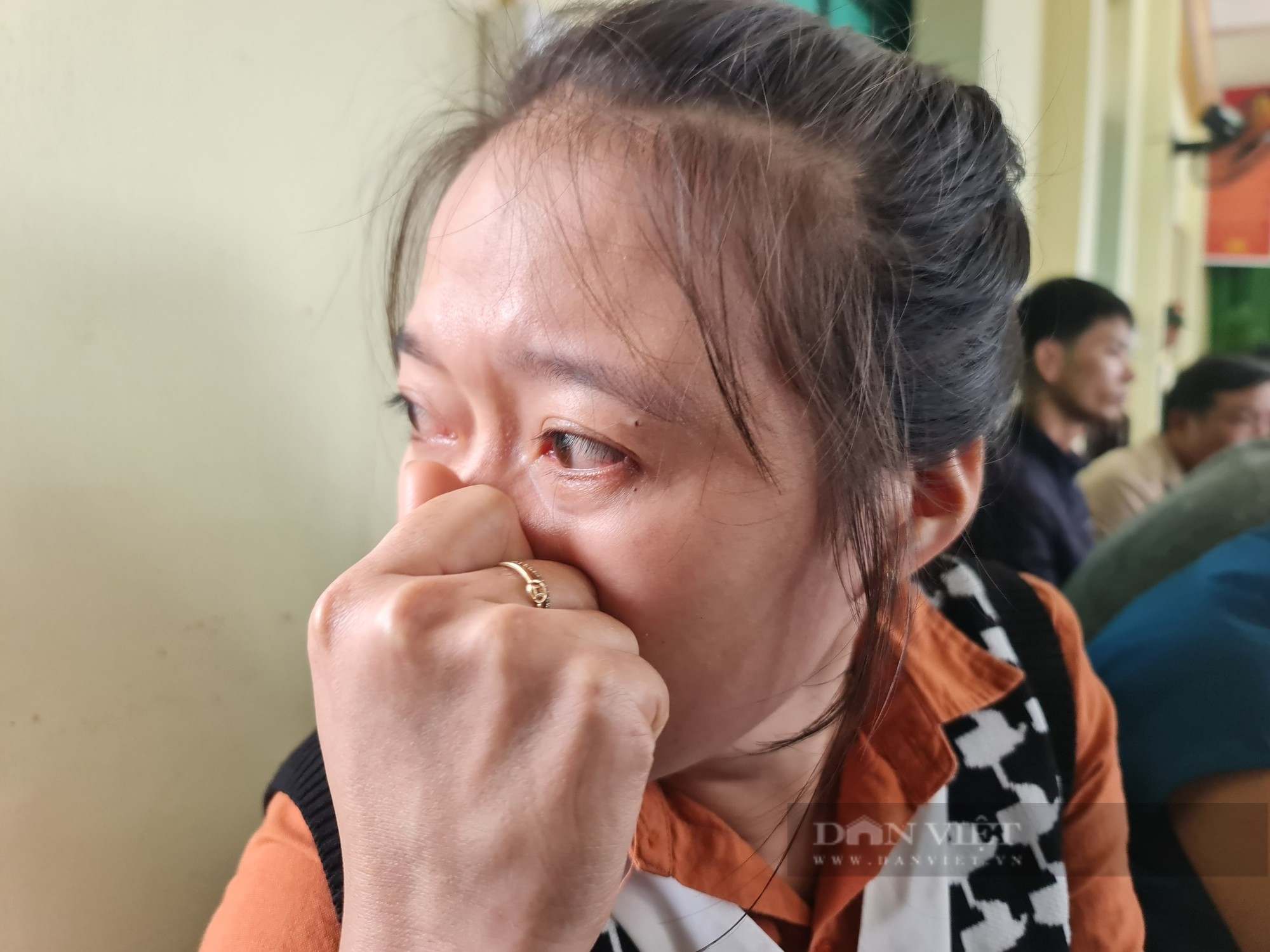 Vợ của thuyền viên mất tích: “Anh đi chuyến biển này kiếm tiền về lo cho em sinh con… nào ngờ” - Ảnh 1.