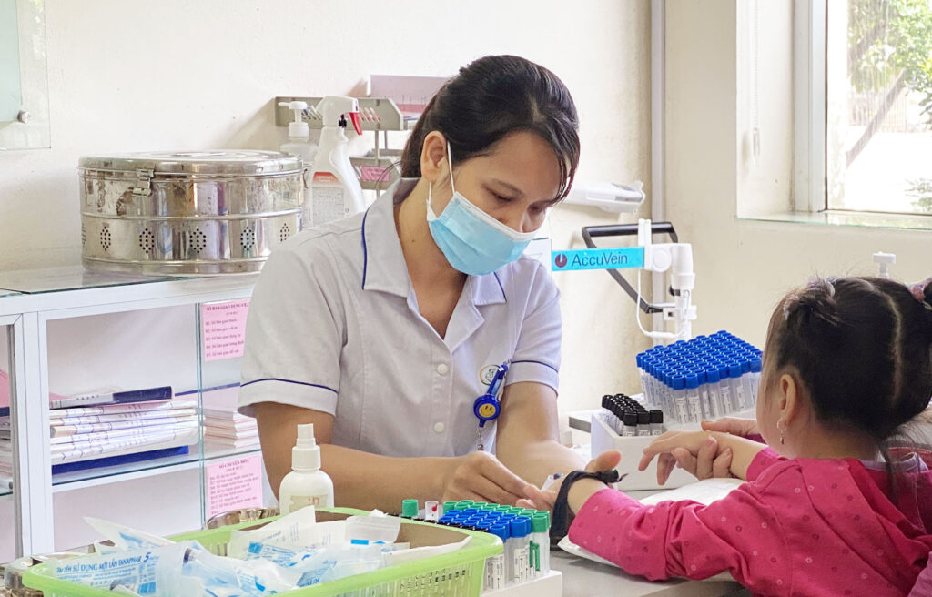 Gia tăng trẻ em mắc cúm A, bác sĩ khuyến cáo cách phòng chống - Ảnh 2.