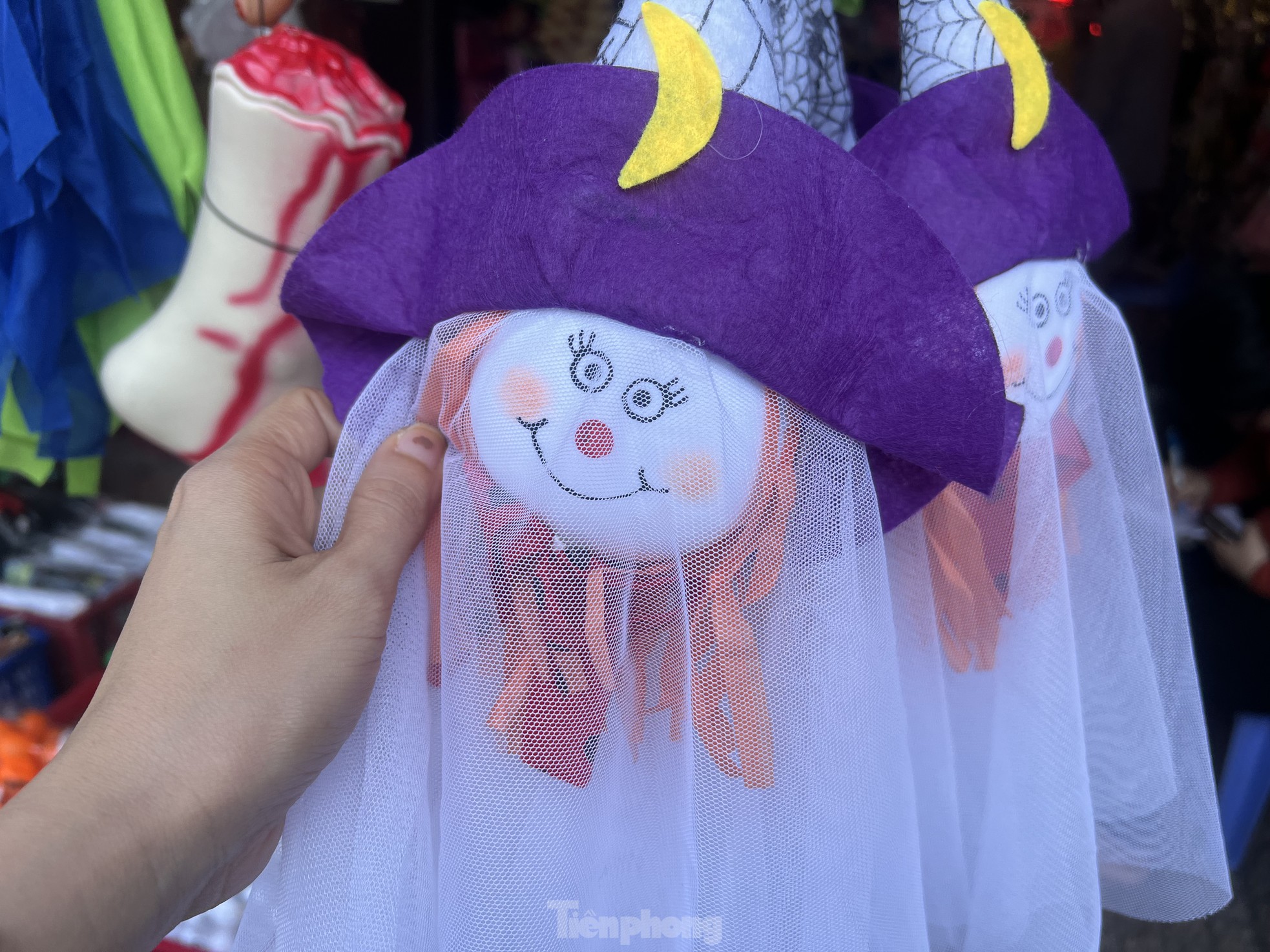 Những món đồ trang trí Halloween nhìn thấy đã 'khóc thét' - Ảnh 6.