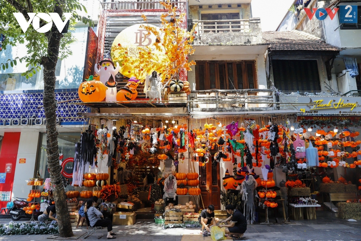 Muôn sắc Halloween lên phố Hàng Mã   - Ảnh 1.