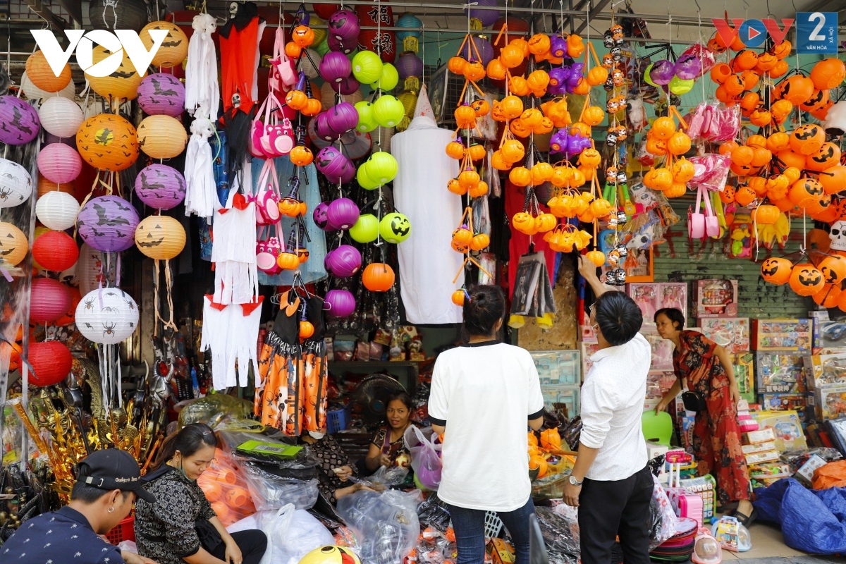 Muôn sắc Halloween lên phố Hàng Mã   - Ảnh 2.