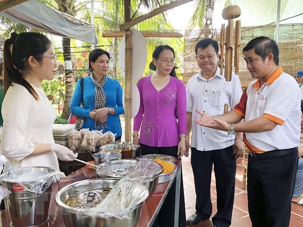 Miền Tây, TP.HCM hợp lực phát triển du lịch sinh thái  - Ảnh 2.