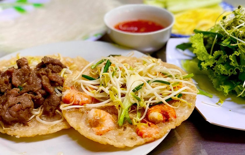 Ngộ nghĩnh với đặc sản bánh hỏi lòng heo, gà chỉ xôi cháy ở Quy Nhơn - Ảnh 1.