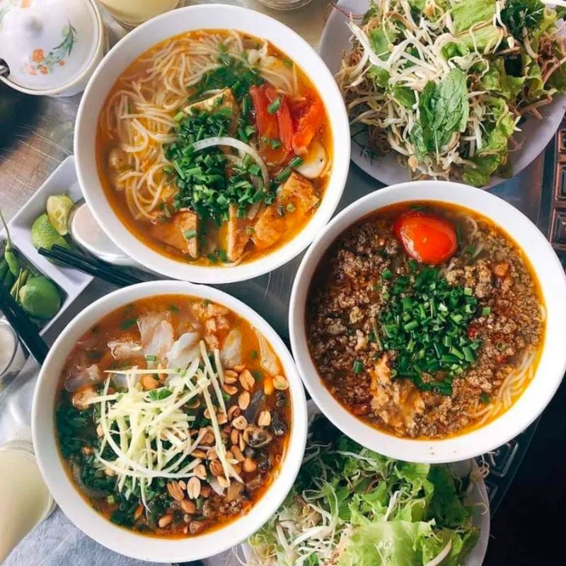 Ngộ nghĩnh với đặc sản bánh hỏi lòng heo, gà chỉ xôi cháy ở Quy Nhơn - Ảnh 6.