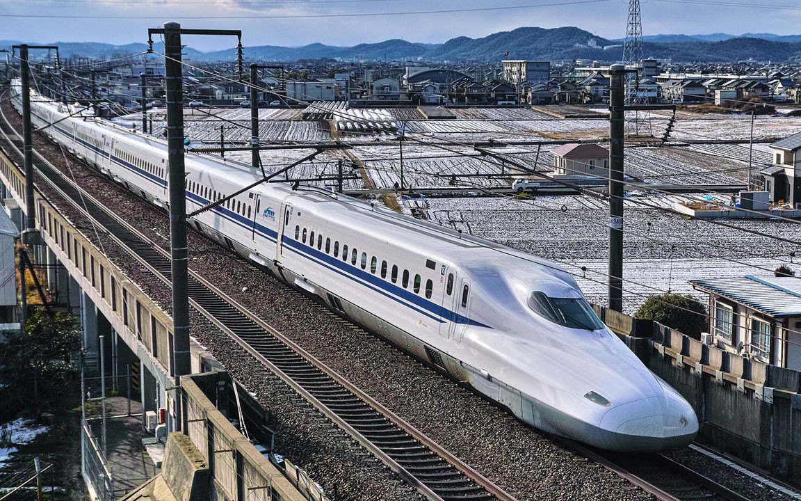 Thủ tướng: Năm 2025 sẽ có 3.000 km đường cao tốc, sắp trình Đề án về đường sắt cao tốc
