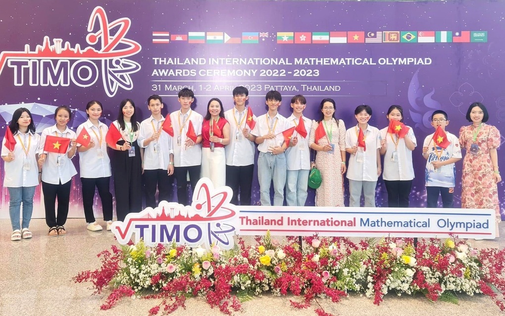 Nữ sinh đầu tiên của &quot;tộc người ngủ ngồi&quot; đạt giải thưởng quốc tế - Ảnh 6.