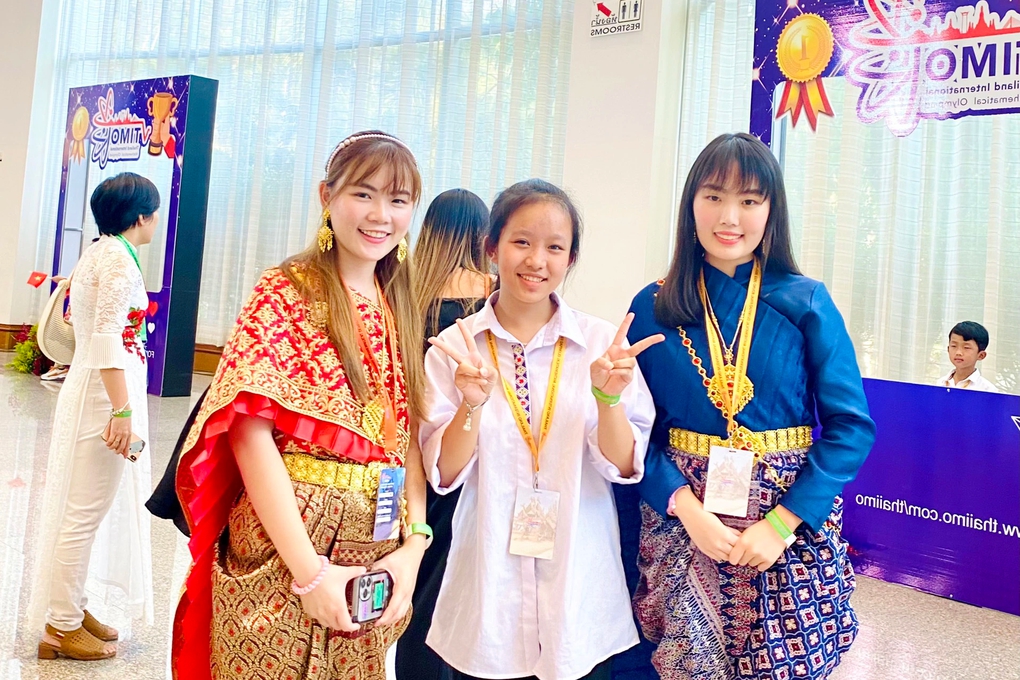 Nữ sinh đầu tiên của &quot;tộc người ngủ ngồi&quot; đạt giải thưởng quốc tế - Ảnh 5.