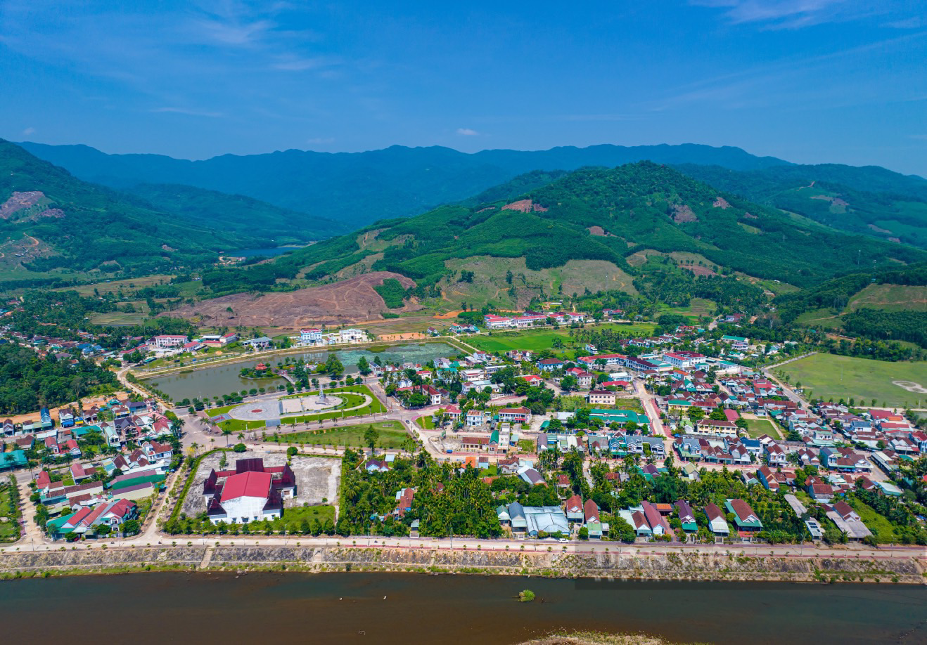 Loạt sai phạm tại huyện nghèo của Bình Định, Phó Chủ tịch huyện: 'Sai đến đâu, xử lý đến đó' - Ảnh 1.