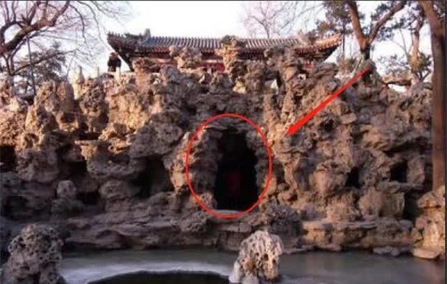 Tấm bia quý Hòa Thân để lại chỉ ghi 1 chữ, nhưng hoàng đế đời sau không ai dám đụng tới - Ảnh 3.